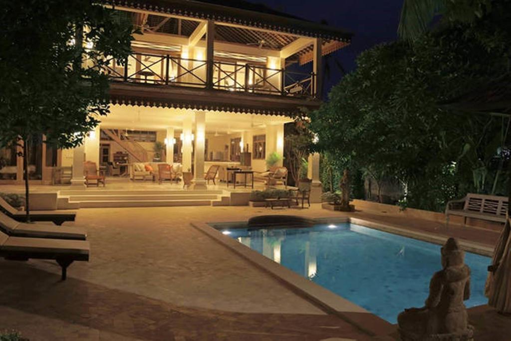 Villa Varuna Legian Szoba fotó