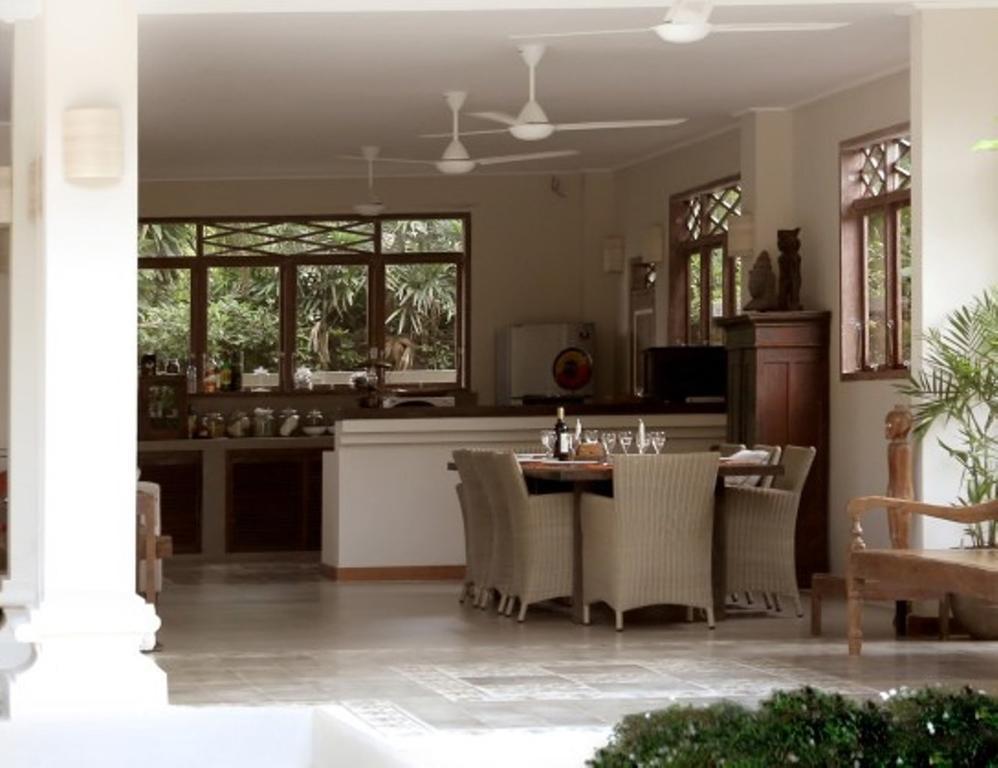 Villa Varuna Legian Szoba fotó