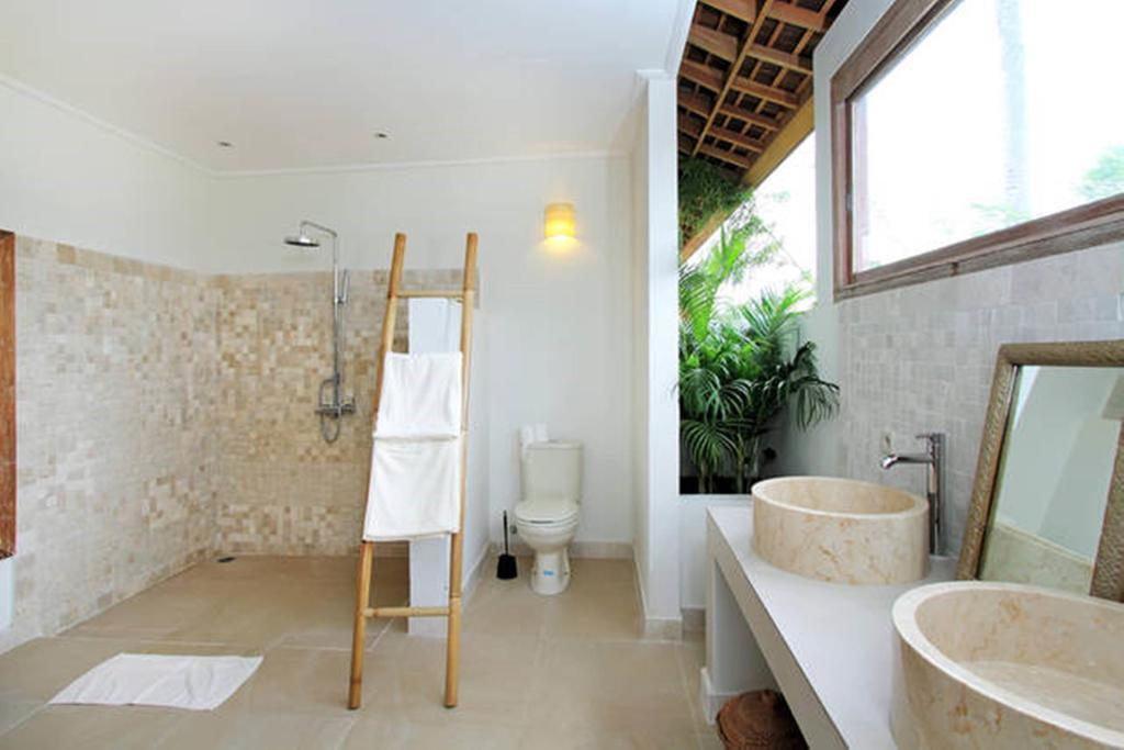 Villa Varuna Legian Szoba fotó