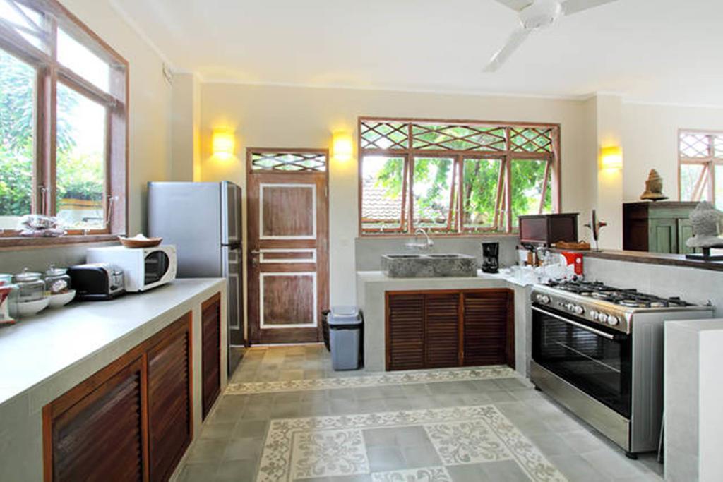 Villa Varuna Legian Szoba fotó