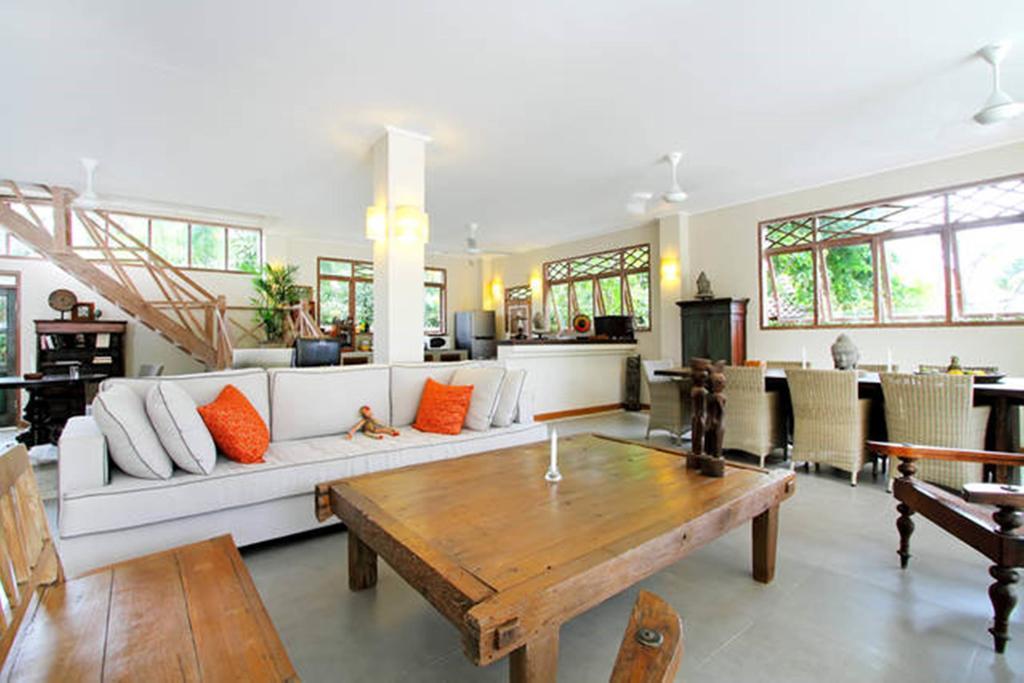 Villa Varuna Legian Szoba fotó