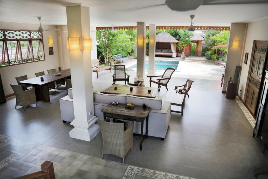 Villa Varuna Legian Szoba fotó