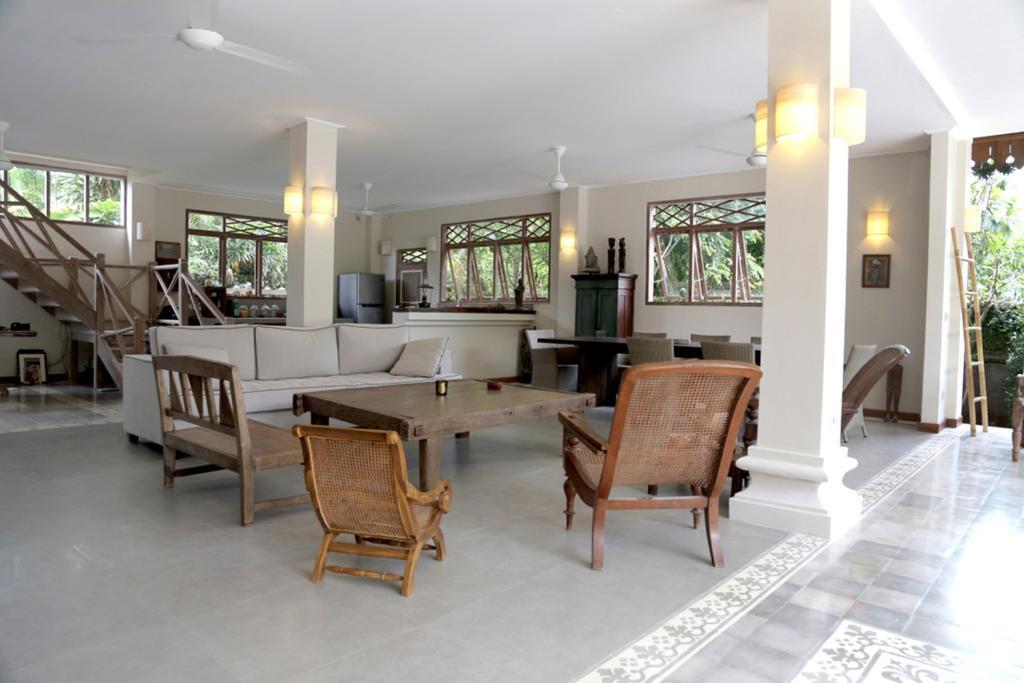 Villa Varuna Legian Szoba fotó