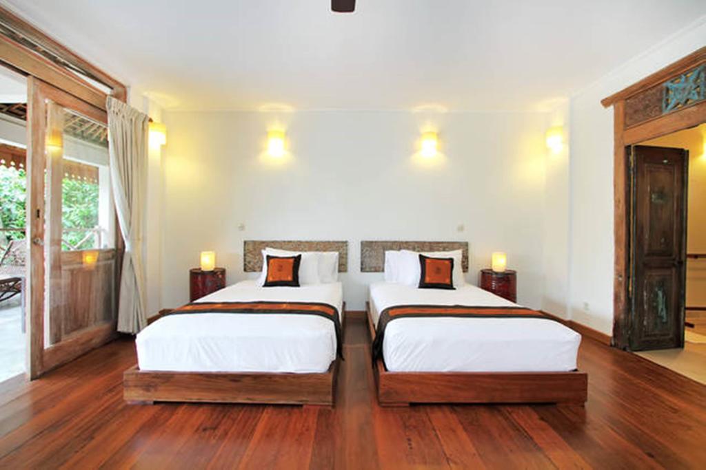 Villa Varuna Legian Szoba fotó