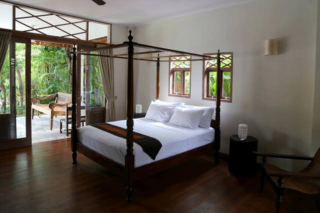 Villa Varuna Legian Szoba fotó