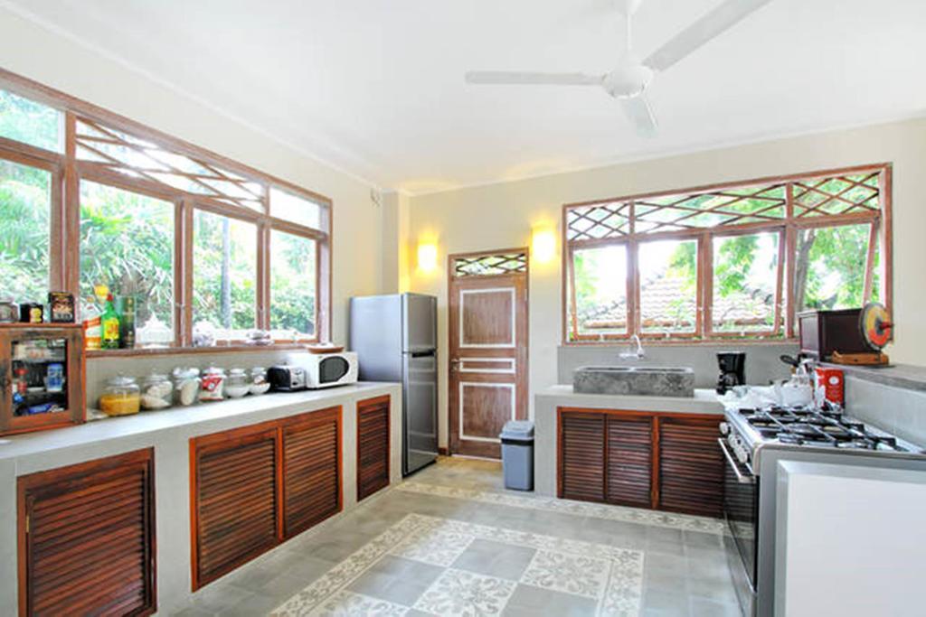Villa Varuna Legian Szoba fotó