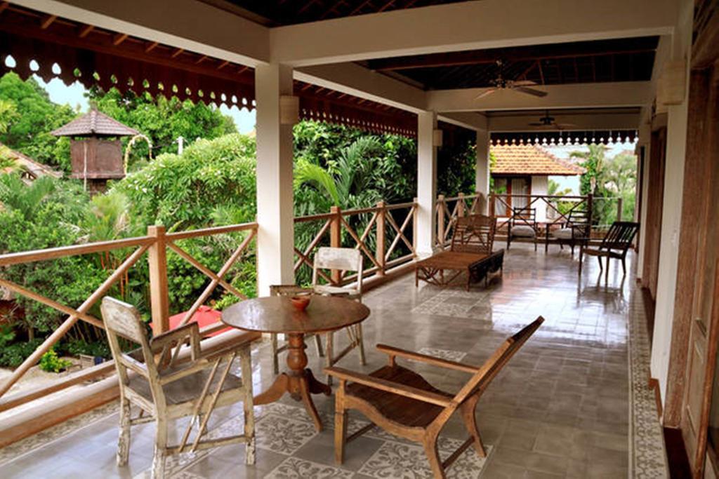Villa Varuna Legian Szoba fotó
